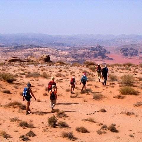 Tour di trekking in montagna Jabal Al Hash nel Wadi Rum (WR-JHT-007)